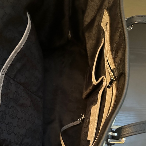 Michael Kors Elegant Gray and White Tote - Picture 3 of 6